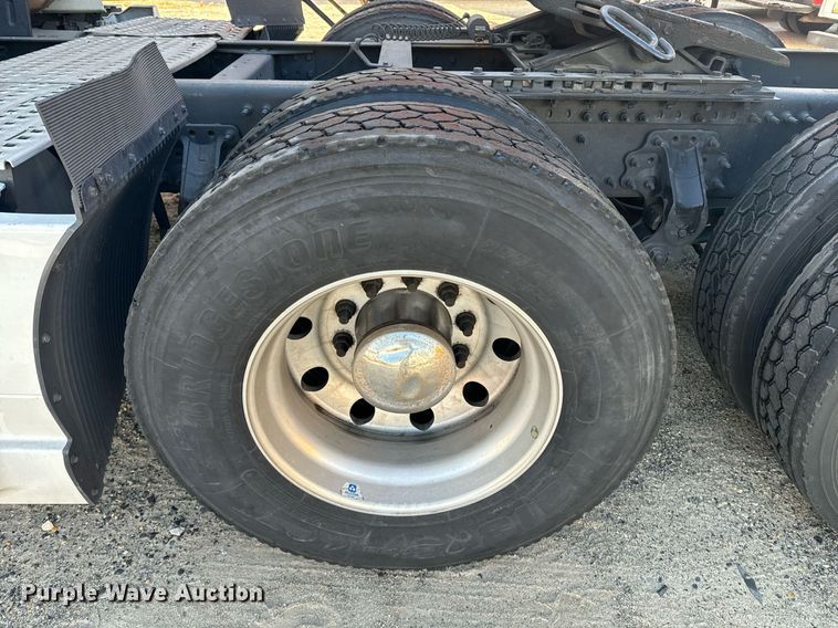 image for item YA0115 2020 Volvo VN semi truck