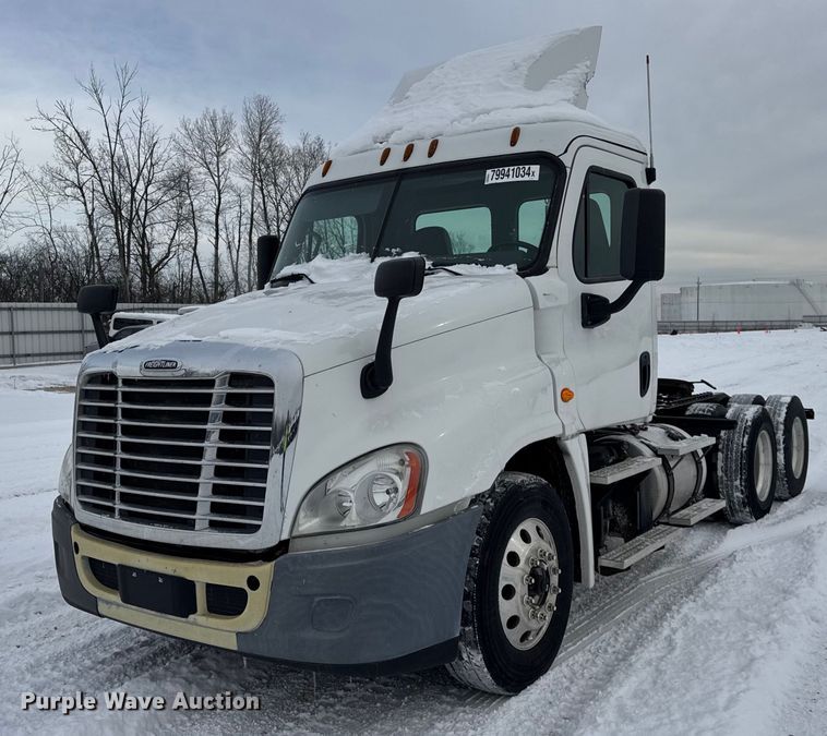 image for item YA0136 2017 Freightliner Cascadia 125 semi truck