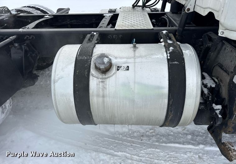 image for item YA0136 2017 Freightliner Cascadia 125 semi truck