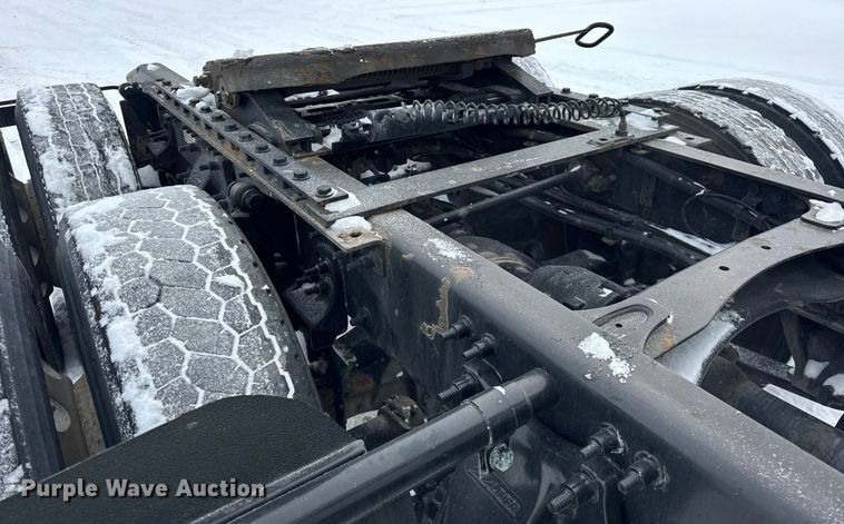 image for item YA0136 2017 Freightliner Cascadia 125 semi truck