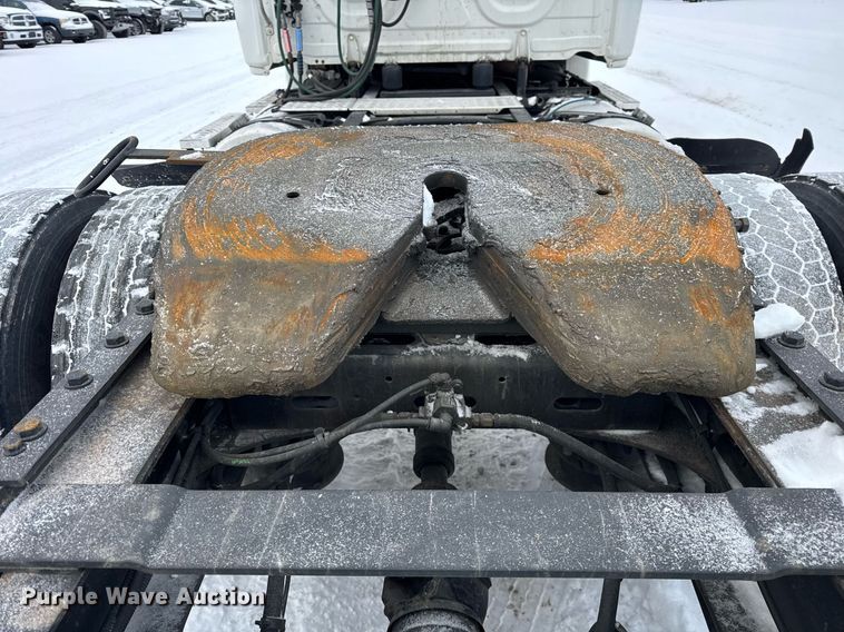 image for item YA0136 2017 Freightliner Cascadia 125 semi truck