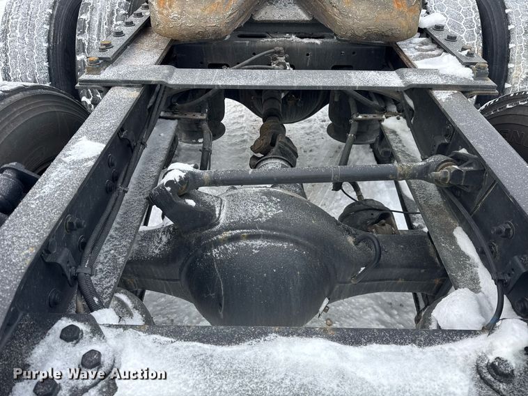 image for item YA0136 2017 Freightliner Cascadia 125 semi truck