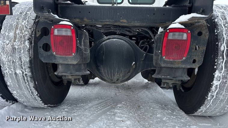 image for item YA0136 2017 Freightliner Cascadia 125 semi truck