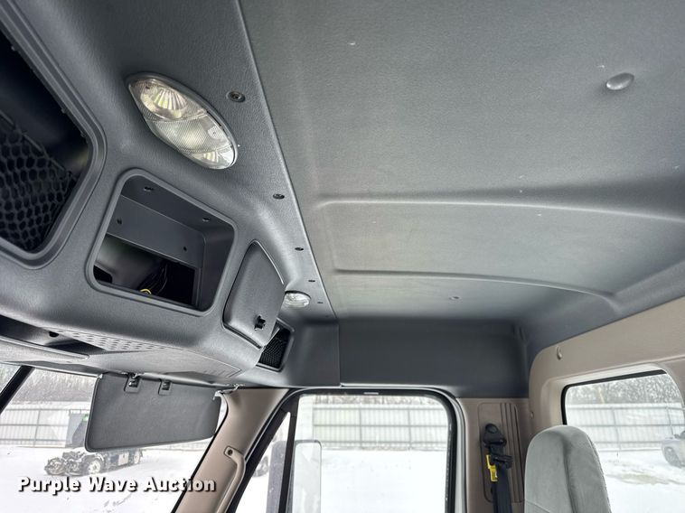 image for item YA0136 2017 Freightliner Cascadia 125 semi truck