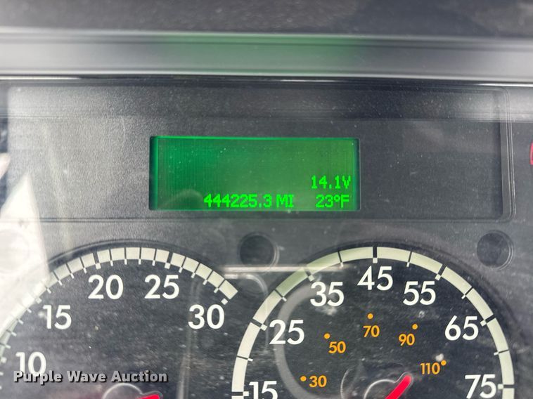 image for item YA0136 2017 Freightliner Cascadia 125 semi truck