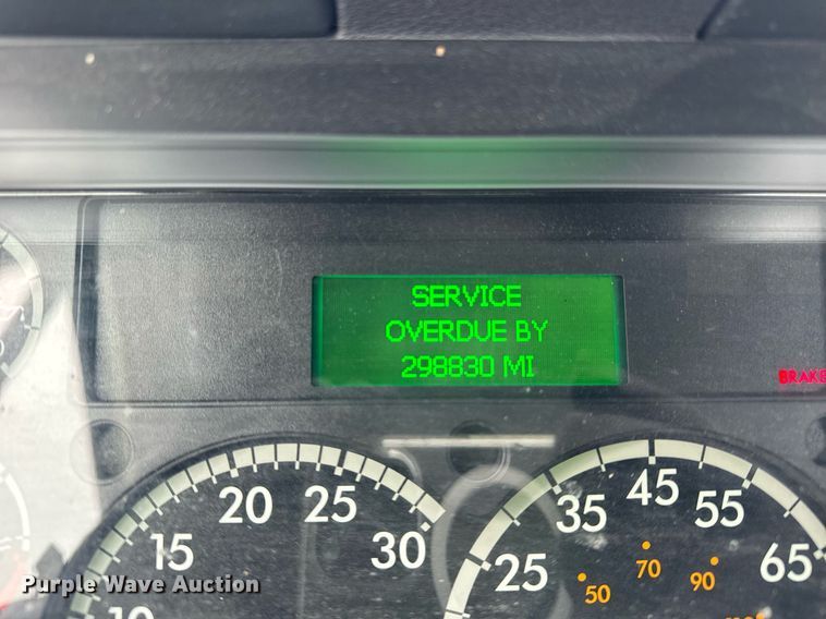 image for item YA0136 2017 Freightliner Cascadia 125 semi truck