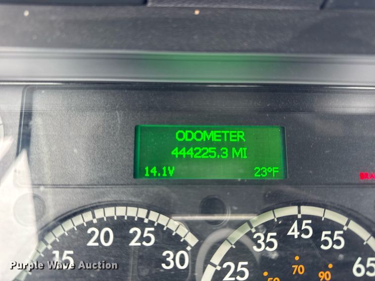 image for item YA0136 2017 Freightliner Cascadia 125 semi truck