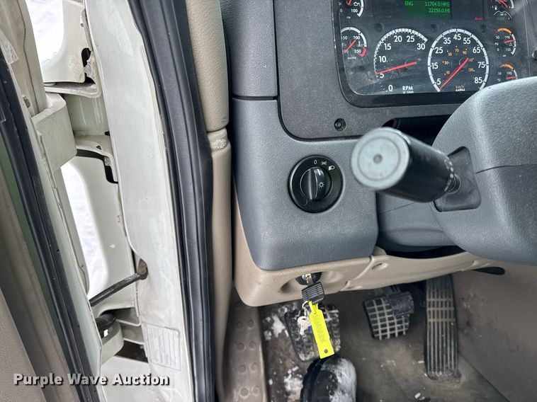 image for item YA0136 2017 Freightliner Cascadia 125 semi truck