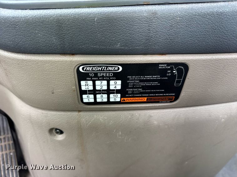 image for item YA0136 2017 Freightliner Cascadia 125 semi truck