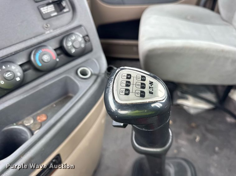 image for item YA0136 2017 Freightliner Cascadia 125 semi truck