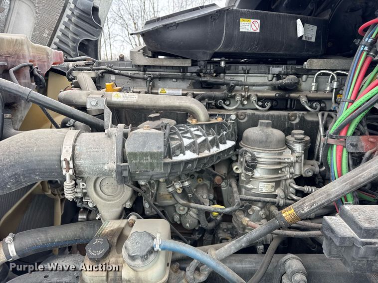 image for item YA0136 2017 Freightliner Cascadia 125 semi truck