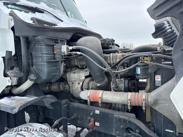 image for item YA0136 2017 Freightliner Cascadia 125 semi truck