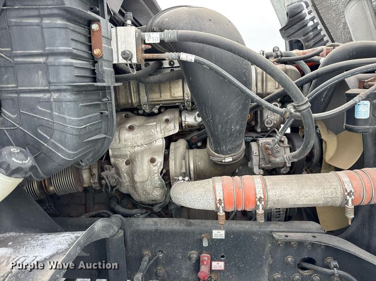 image for item YA0136 2017 Freightliner Cascadia 125 semi truck