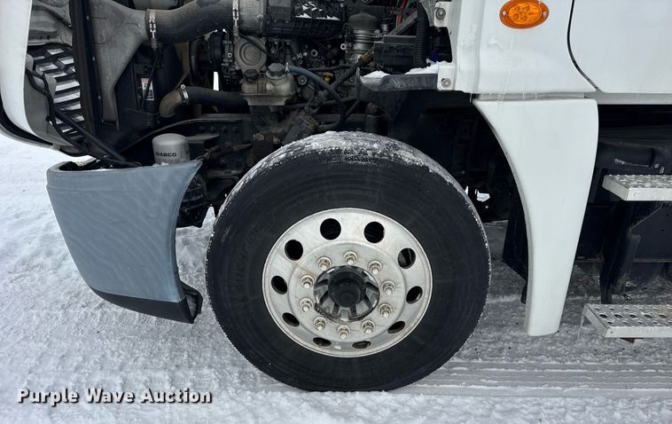 image for item YA0136 2017 Freightliner Cascadia 125 semi truck