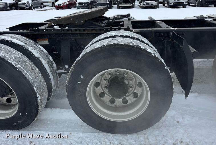 image for item YA0136 2017 Freightliner Cascadia 125 semi truck