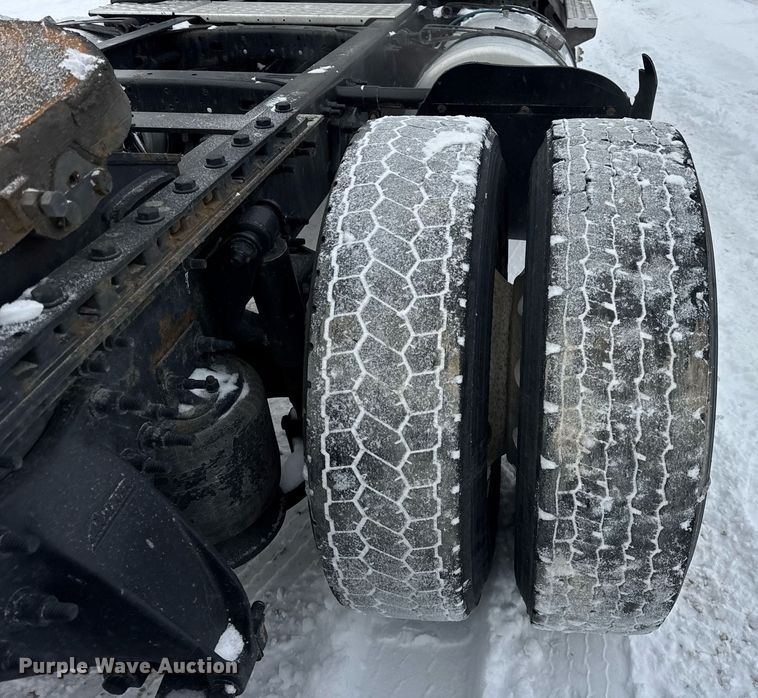 image for item YA0136 2017 Freightliner Cascadia 125 semi truck