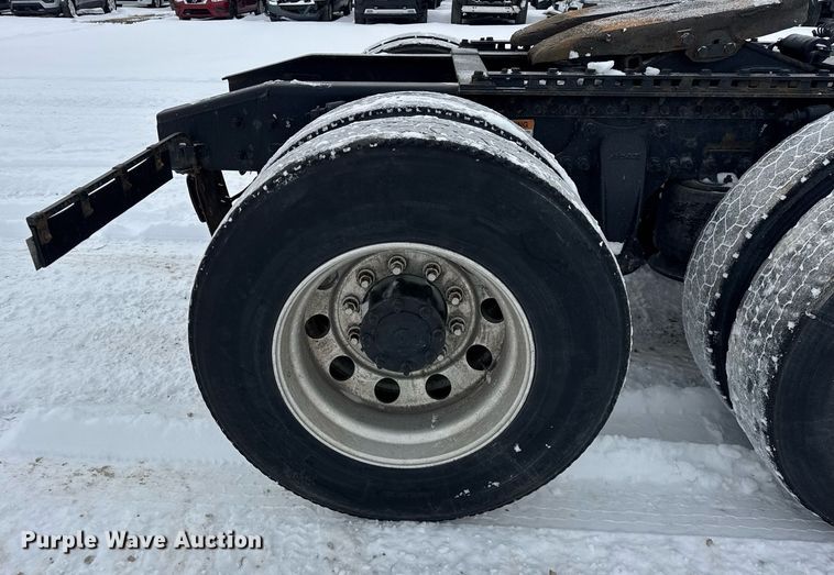 image for item YA0136 2017 Freightliner Cascadia 125 semi truck