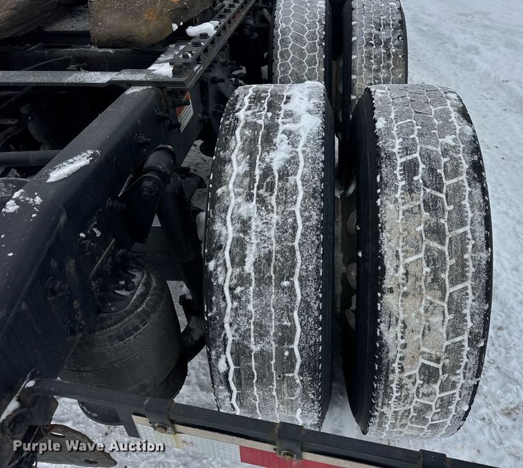 image for item YA0136 2017 Freightliner Cascadia 125 semi truck