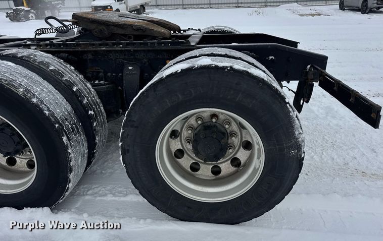 image for item YA0136 2017 Freightliner Cascadia 125 semi truck