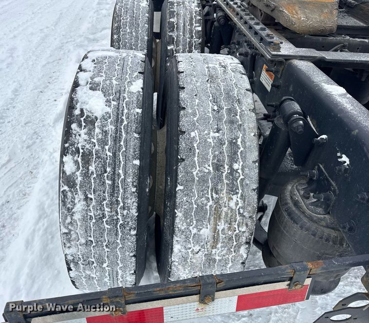 image for item YA0136 2017 Freightliner Cascadia 125 semi truck