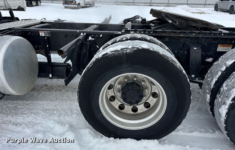 image for item YA0136 2017 Freightliner Cascadia 125 semi truck