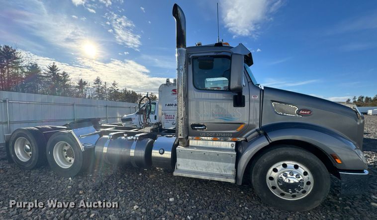 image for item YA0161 2013 Peterbilt 579 semi truck