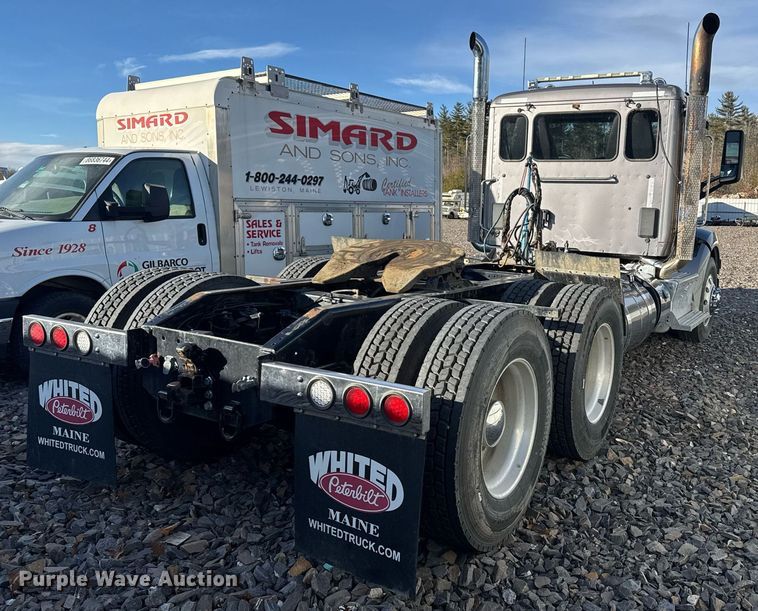 image for item YA0161 2013 Peterbilt 579 semi truck