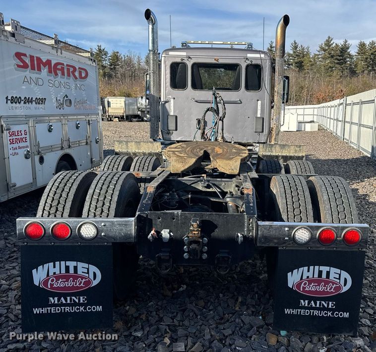 image for item YA0161 2013 Peterbilt 579 semi truck