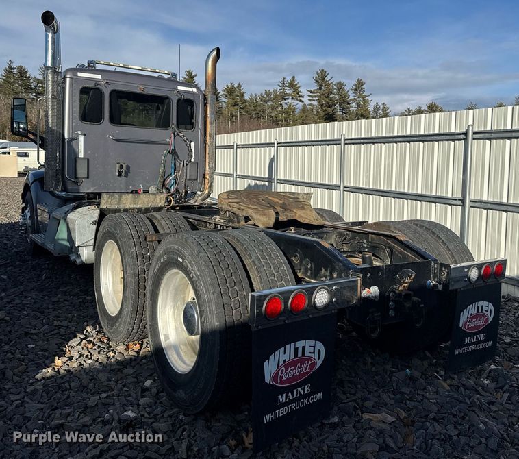 image for item YA0161 2013 Peterbilt 579 semi truck