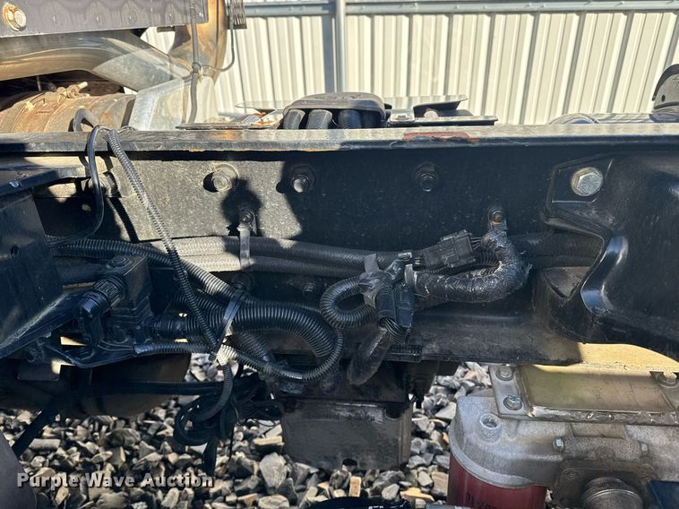 image for item YA0161 2013 Peterbilt 579 semi truck