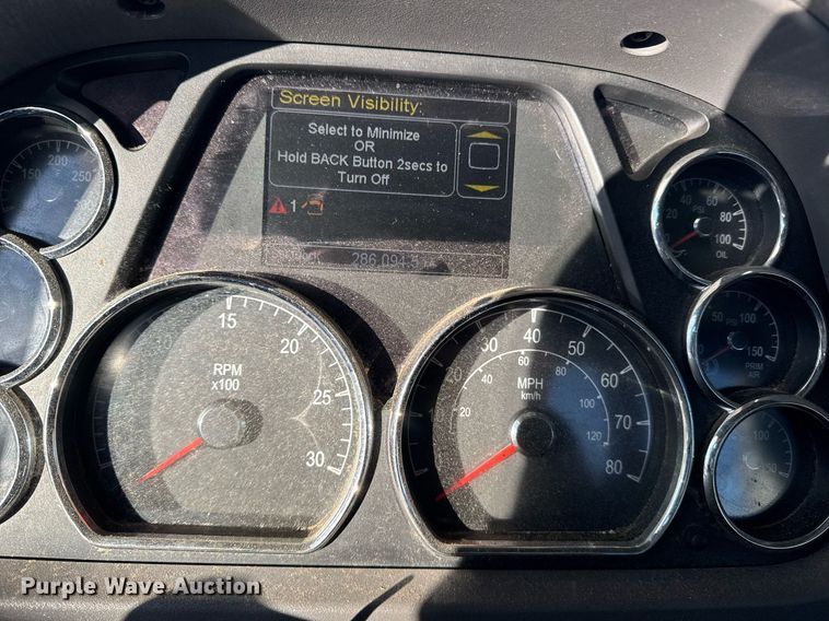 image for item YA0161 2013 Peterbilt 579 semi truck