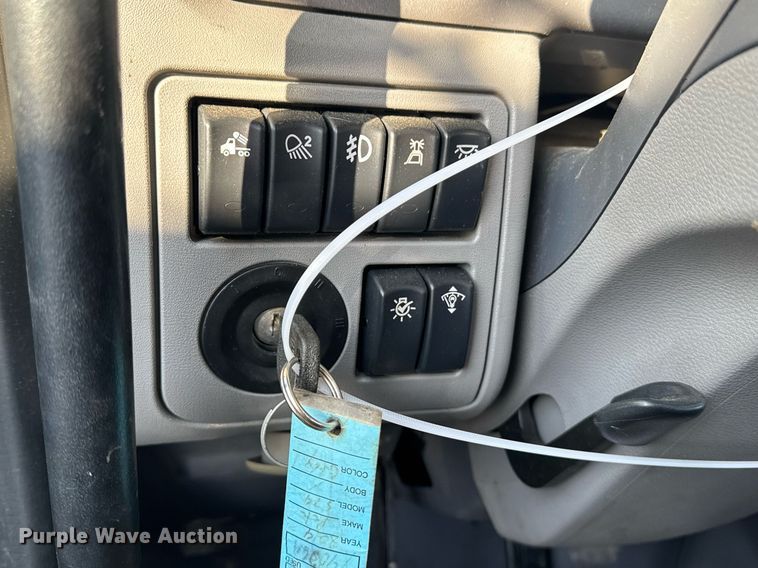 image for item YA0161 2013 Peterbilt 579 semi truck