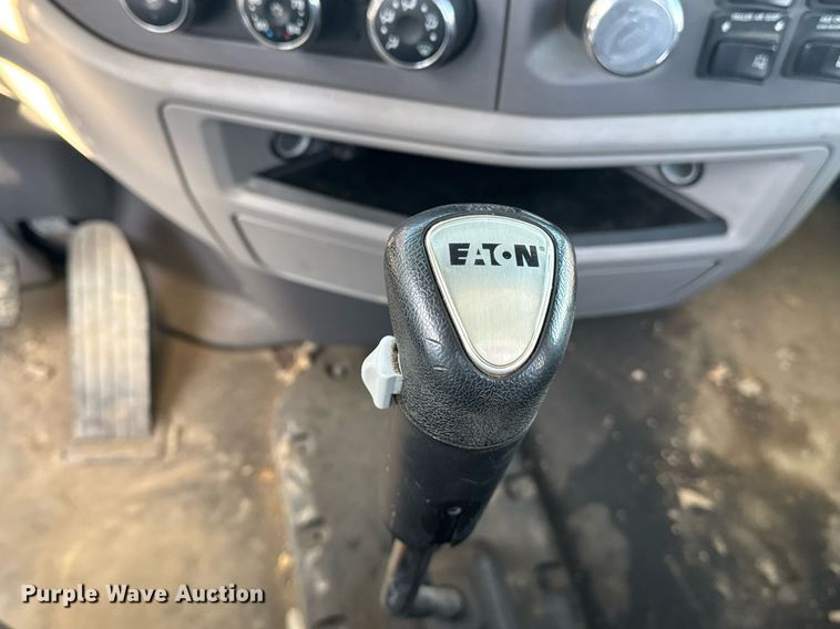 image for item YA0161 2013 Peterbilt 579 semi truck