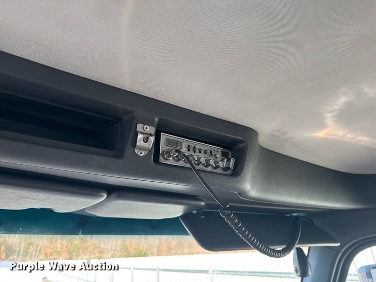 image for item YA0161 2013 Peterbilt 579 semi truck