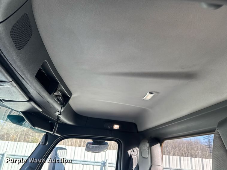 image for item YA0161 2013 Peterbilt 579 semi truck