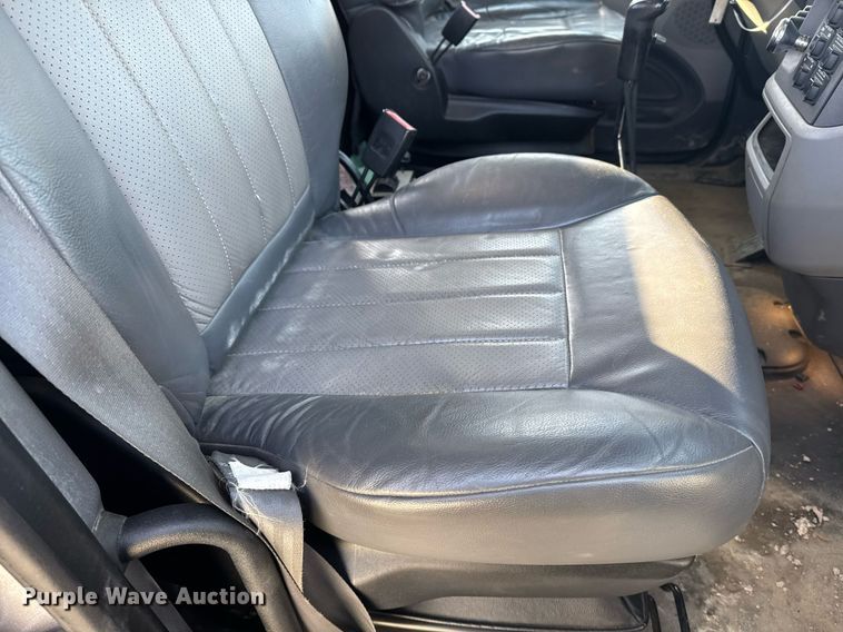 image for item YA0161 2013 Peterbilt 579 semi truck