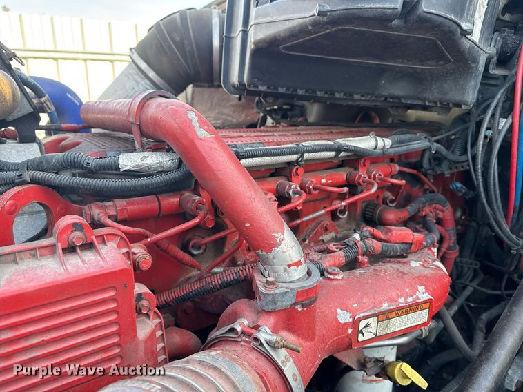 image for item YA0161 2013 Peterbilt 579 semi truck