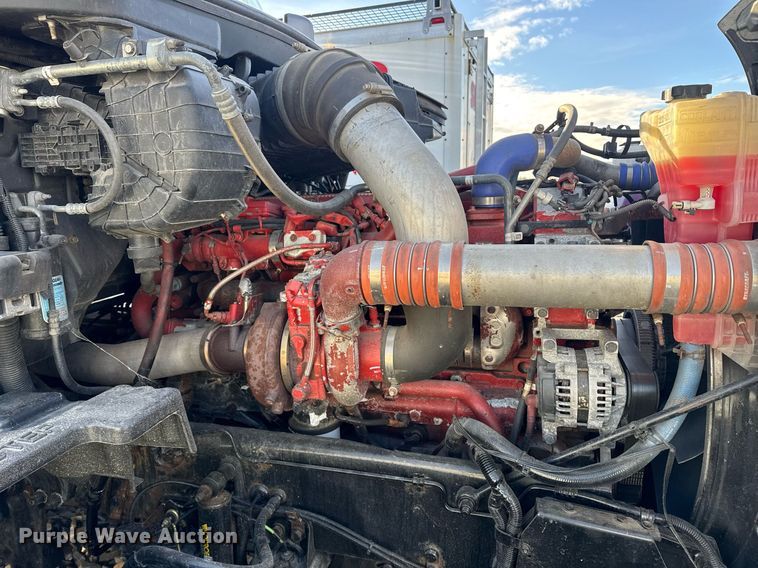 image for item YA0161 2013 Peterbilt 579 semi truck