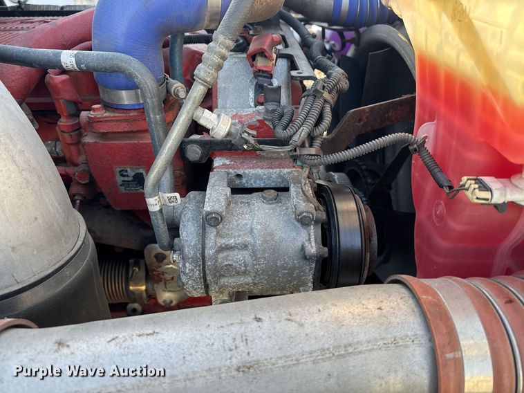 image for item YA0161 2013 Peterbilt 579 semi truck