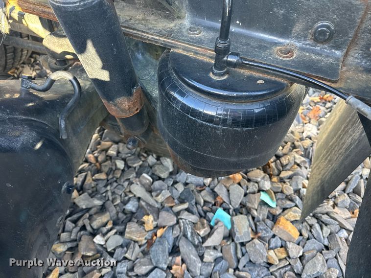 image for item YA0161 2013 Peterbilt 579 semi truck