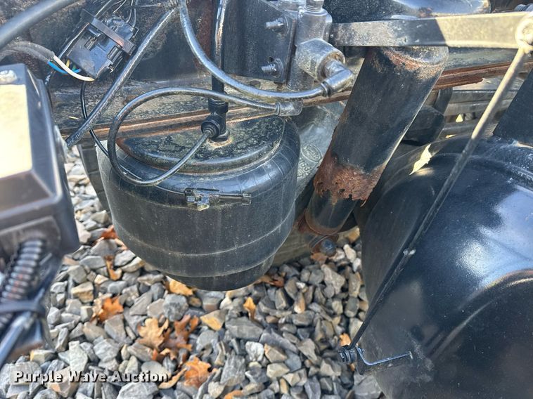 image for item YA0161 2013 Peterbilt 579 semi truck