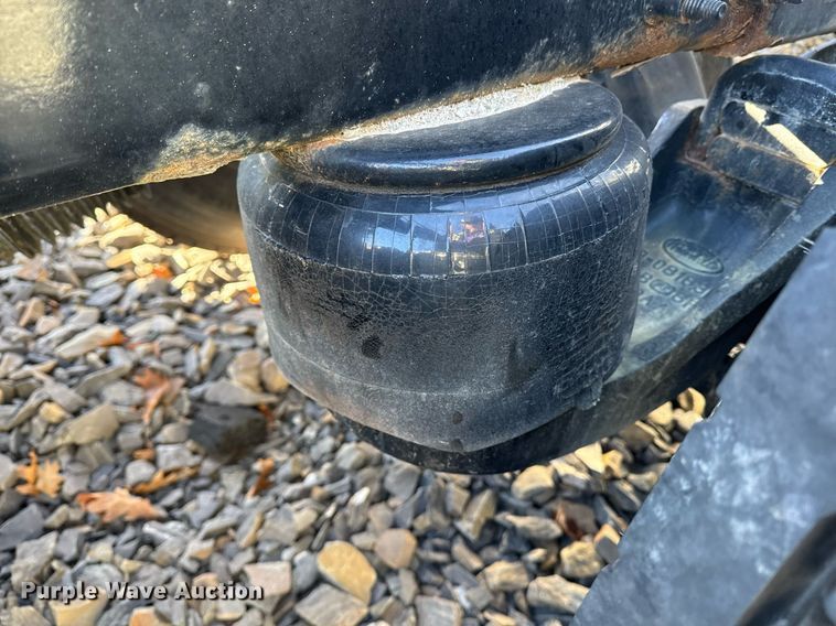 image for item YA0161 2013 Peterbilt 579 semi truck