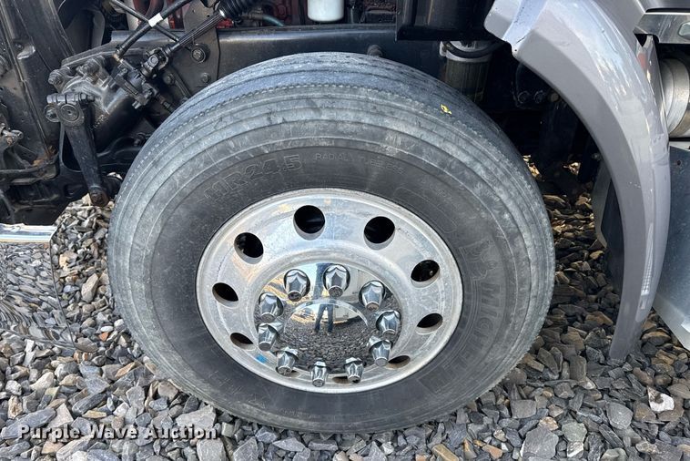 image for item YA0161 2013 Peterbilt 579 semi truck