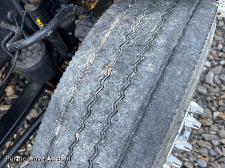 image for item YA0161 2013 Peterbilt 579 semi truck