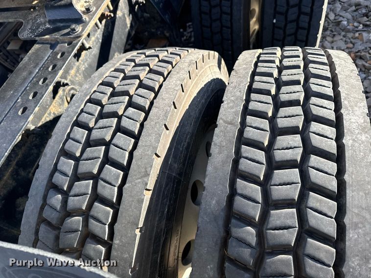 image for item YA0161 2013 Peterbilt 579 semi truck