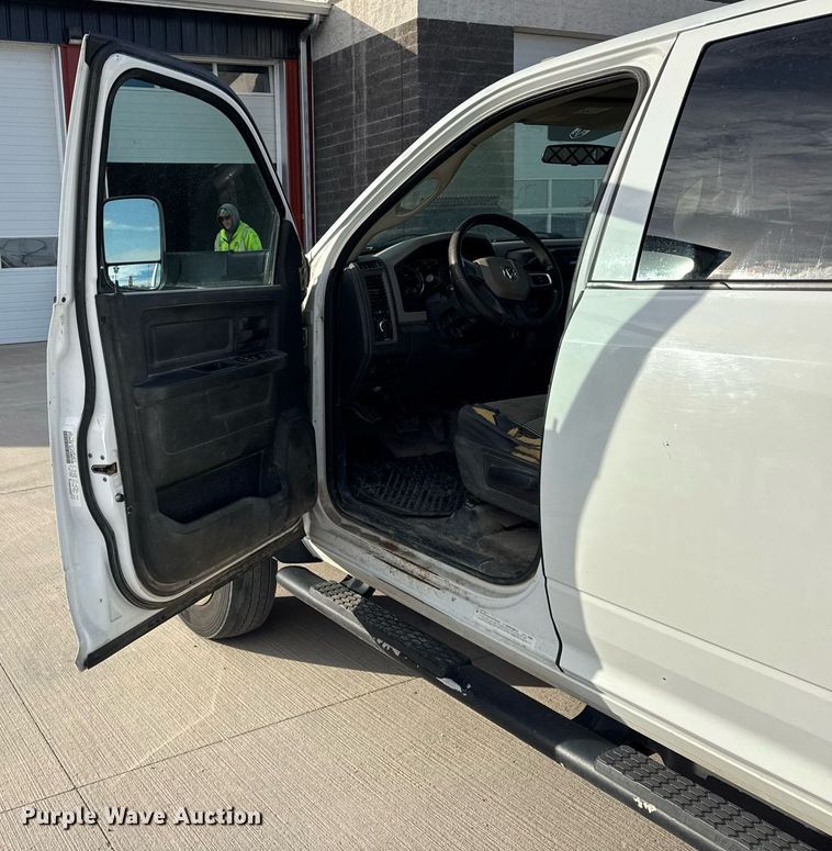 image for item DH9819 2011 Dodge Ram 5500HD Crew Cab pickup truck