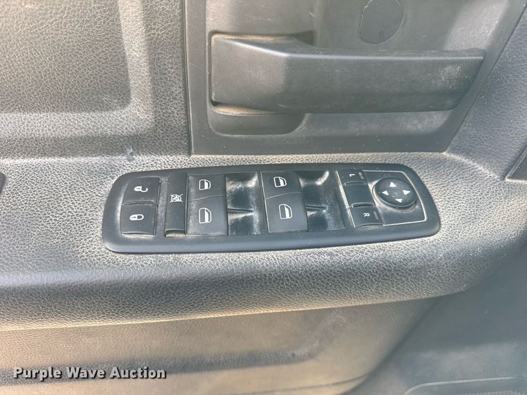 image for item DH9819 2011 Dodge Ram 5500HD Crew Cab pickup truck