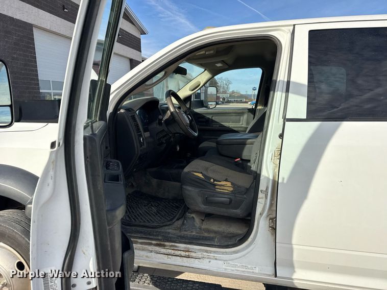 image for item DH9819 2011 Dodge Ram 5500HD Crew Cab pickup truck