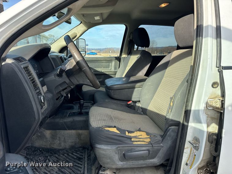 image for item DH9819 2011 Dodge Ram 5500HD Crew Cab pickup truck