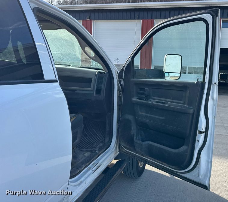 image for item DH9819 2011 Dodge Ram 5500HD Crew Cab pickup truck